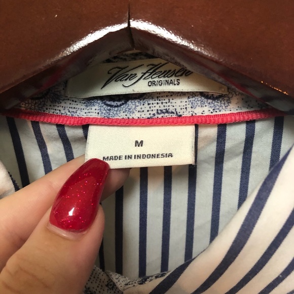 Van Heusen Casual Button Down Size Medium - Picture 6 of 8